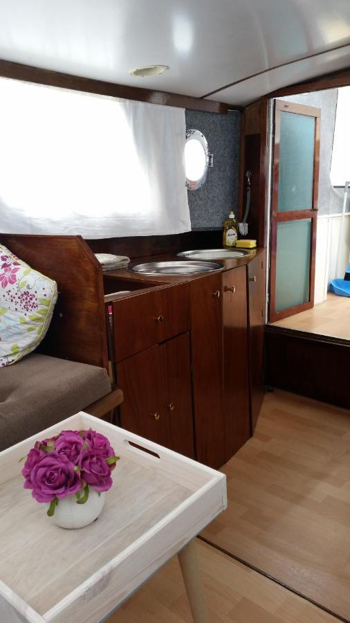 Boat Ella - Kamperen Op Het Water -Niet Om Mee Te Varen -Read Host Profile-Lees Hostprofiel Jutrijp Exteriér fotografie