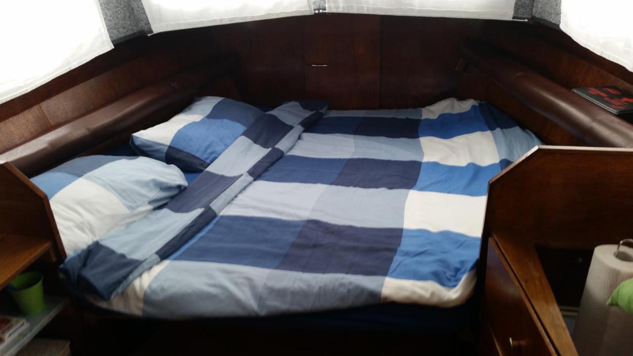 Boat Ella - Kamperen Op Het Water -Niet Om Mee Te Varen -Read Host Profile-Lees Hostprofiel Jutrijp Exteriér fotografie
