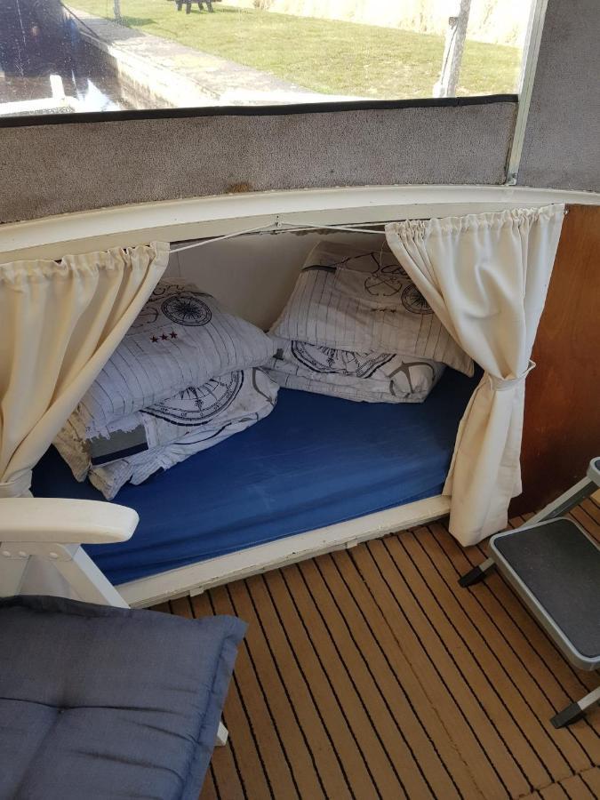 Boat Ella - Kamperen Op Het Water -Niet Om Mee Te Varen -Read Host Profile-Lees Hostprofiel Jutrijp Exteriér fotografie