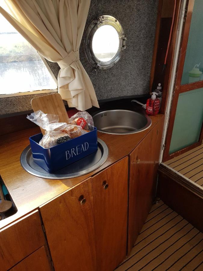 Boat Ella - Kamperen Op Het Water -Niet Om Mee Te Varen -Read Host Profile-Lees Hostprofiel Jutrijp Exteriér fotografie